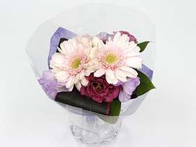 Tokyo Flower Delivery – Pink Gerbera Bouquet with Vase